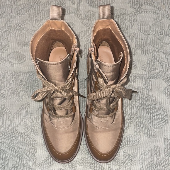 Universal Thread Shoes Platform Glenda Hiking Boots Poshmark